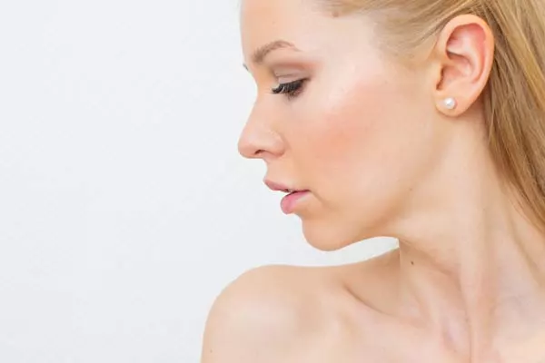 Botox in Duisburg gegen Halsfalten