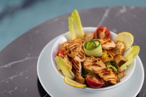 Eine Ernährung, die den Insulienspiegel wenig anregt, steigert die Ausschüttung von Wachstumshormonen.